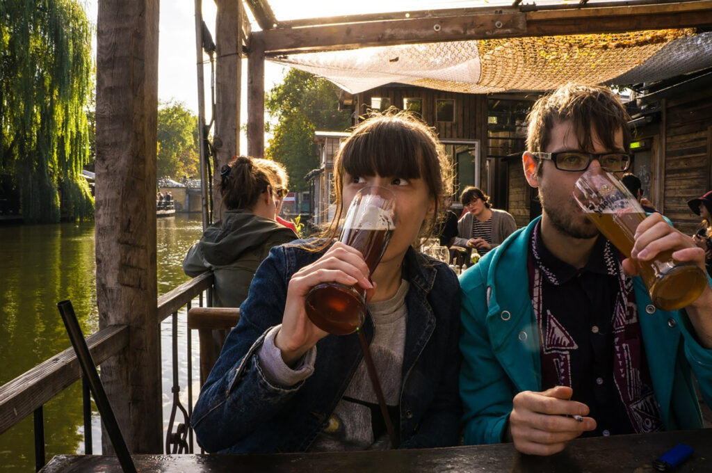 Studenten in Duitsland met een biertje